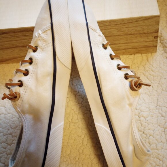 Sperry - Picture 10 of 12